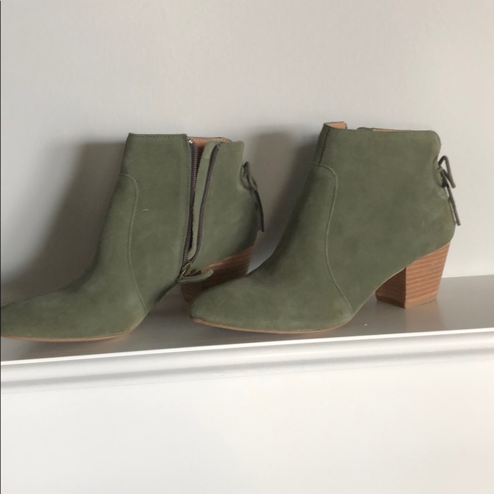 Tahari ankle booties. 8.5